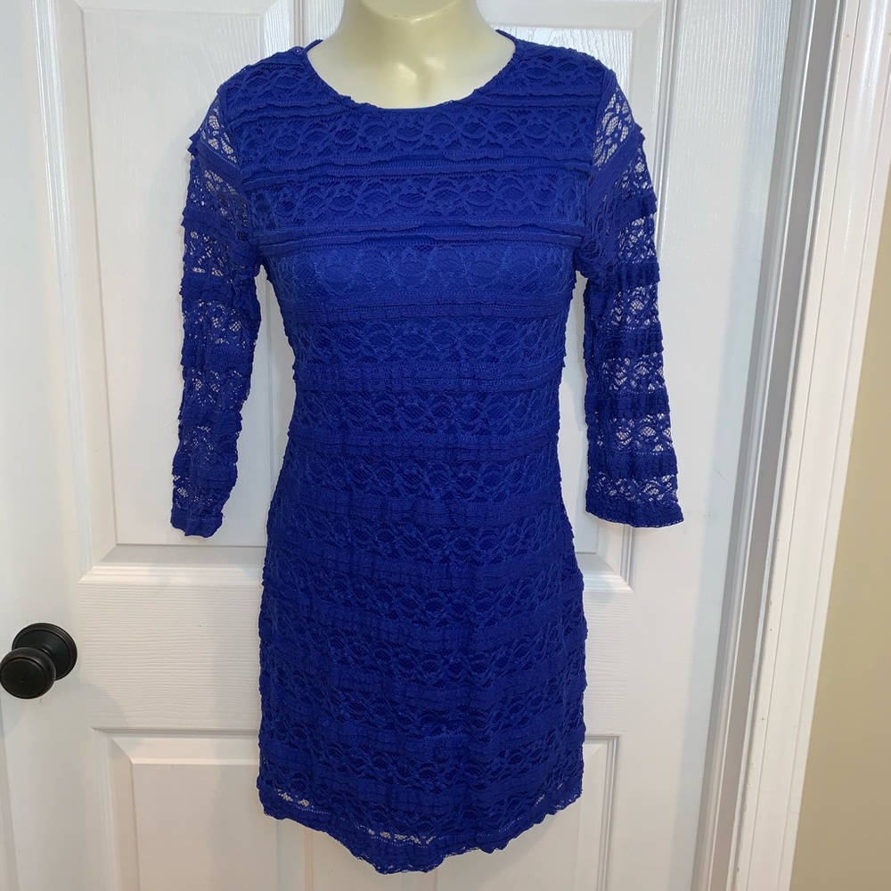 Blue lace 3/4 sleeve dress